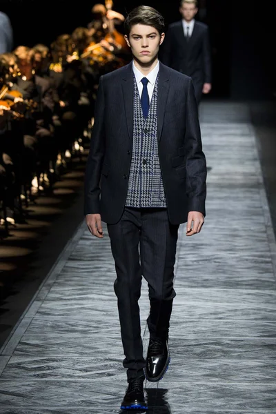 Look 30